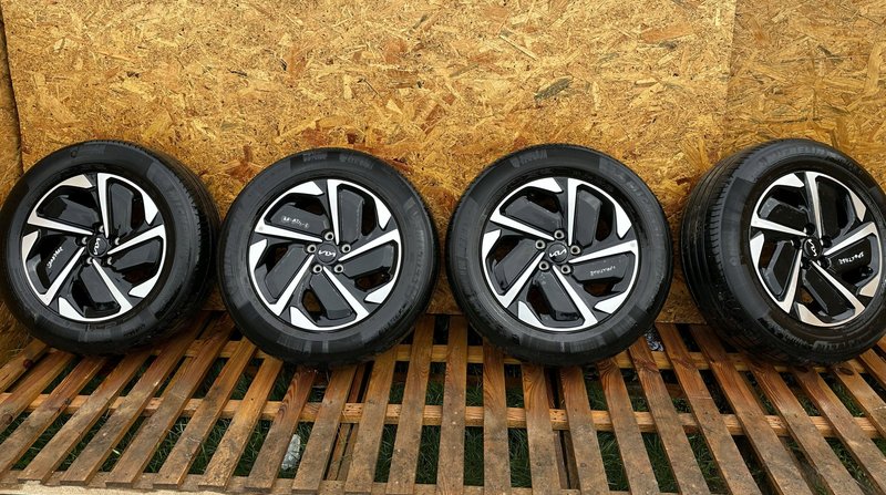 KIA SPORTAGE FELGA ALUMINIOWA KOŁA OPONY 7Jx17 5x114.3 ET43,5 215/65 R17