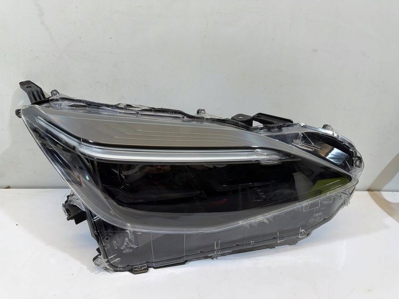 TOYOTA YARIS CROSS LED 0D-312 REFLEKTOR LAMPA PRZEDNIA PRAWA PRAWY PRZEDNIA