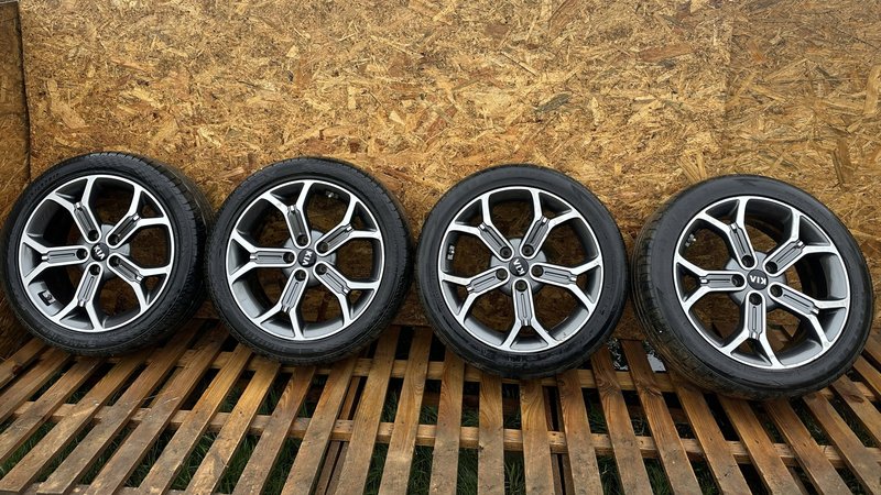 KIA OE FELGI ALUMINIOWE KOŁA OPONY 7.5Jx18 5x114.3 ET45 235/45 R18
