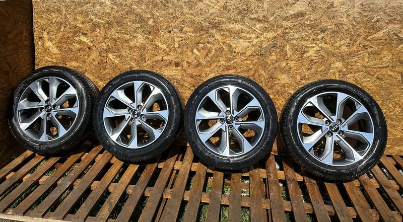 KIA STONIC FELGI ALUMINIOWE KOŁA OPONY 6.5Jx17 4x100 ET49 205/55 R17
