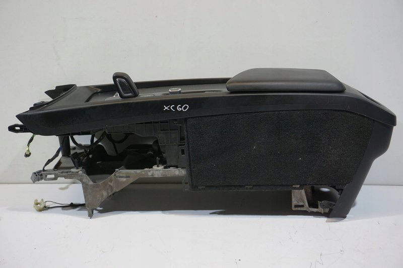 VOLVO XC60 TUNEL ŚRODKOWY ELEMENT KONSOLI ŚRODKOWEJ