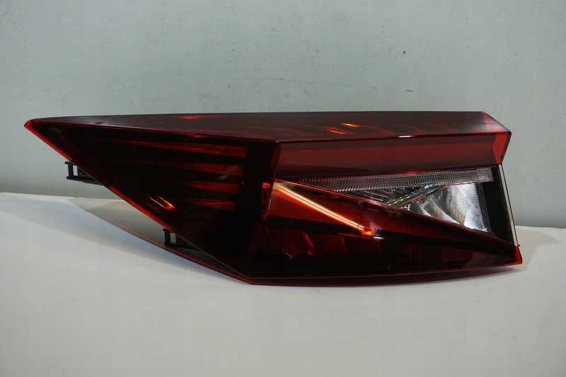 SKODA ENYAQ iV LAMPA LEWY TYŁ LEWA TYLNA