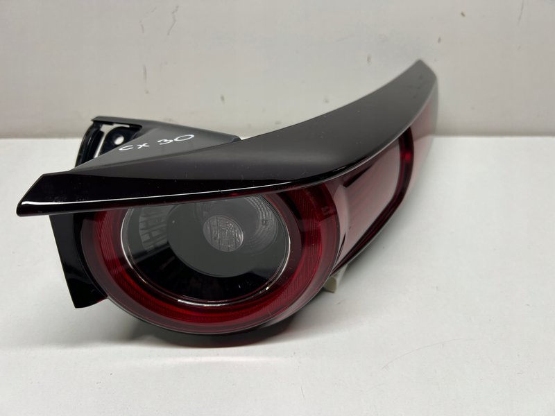 MAZDA CX-30 CX30 LAMPA PRAWY TYŁ TYLNA PRAWA