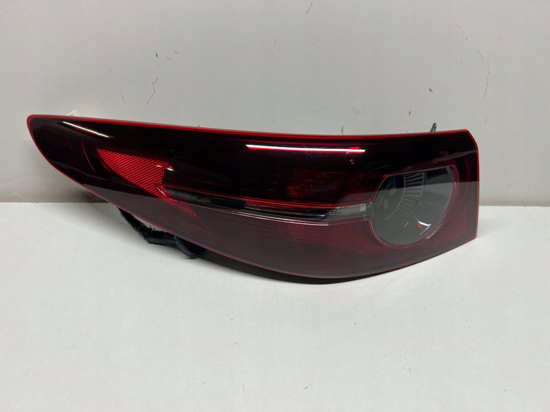 MAZDA 3 IV BP LAMPA LEWA TYLNA LEWY TYŁ