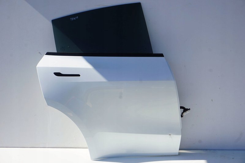 TESLA MODEL Y DRZWI TYLNE PRAWE PRAWY TYŁ