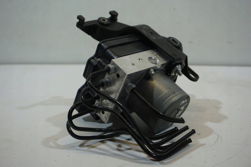 TESLA MODEL 3 POMPA ABS 1044745-10-B
