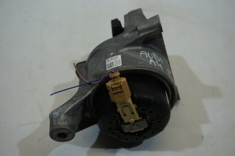 AUDI A4 ŁAPA PODUSZKA SILNIKA 8W0199371AT