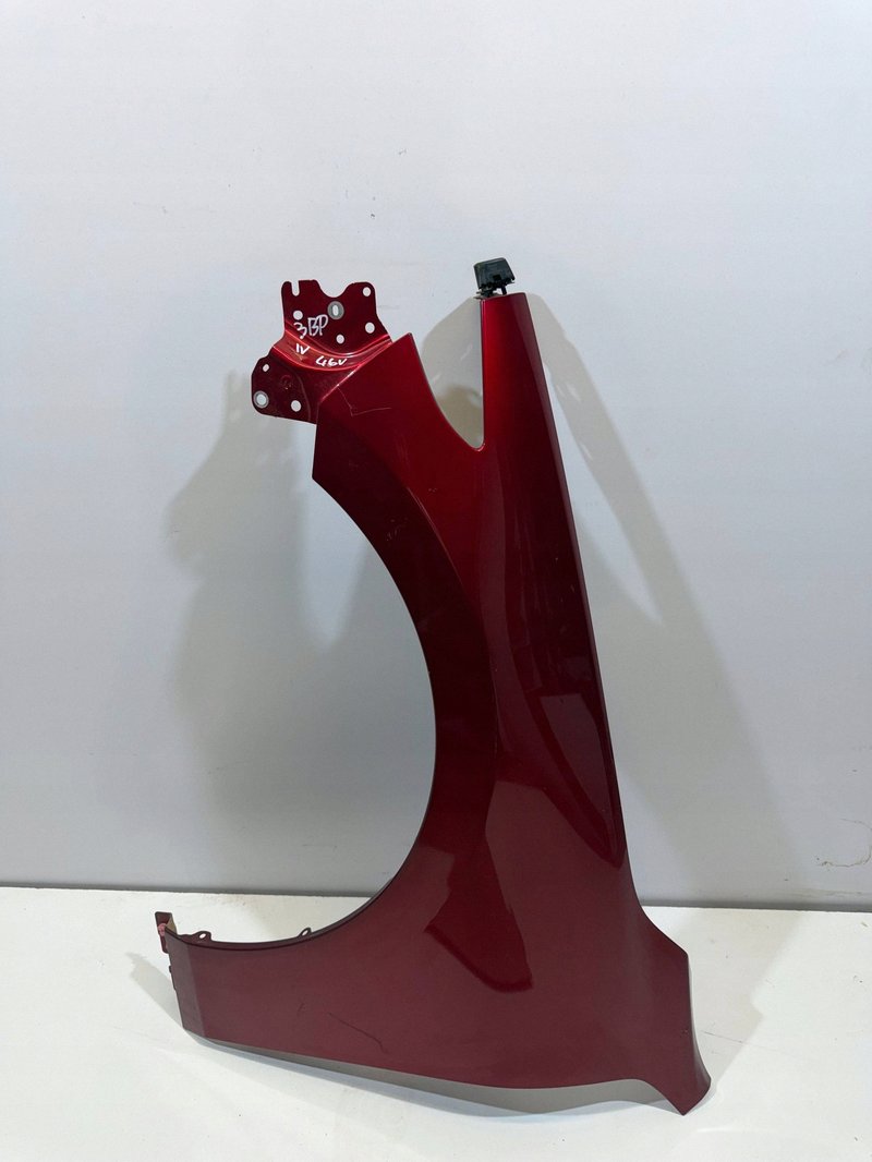 MAZDA 3 BP IV 46V BŁOTNIK PRZEDNI LEWY PRZÓD