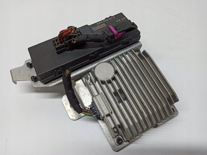 PORSCHE TAYCAN 9J1 WZMACNIACZ AUDIO 8W8959107D 9J1035243E