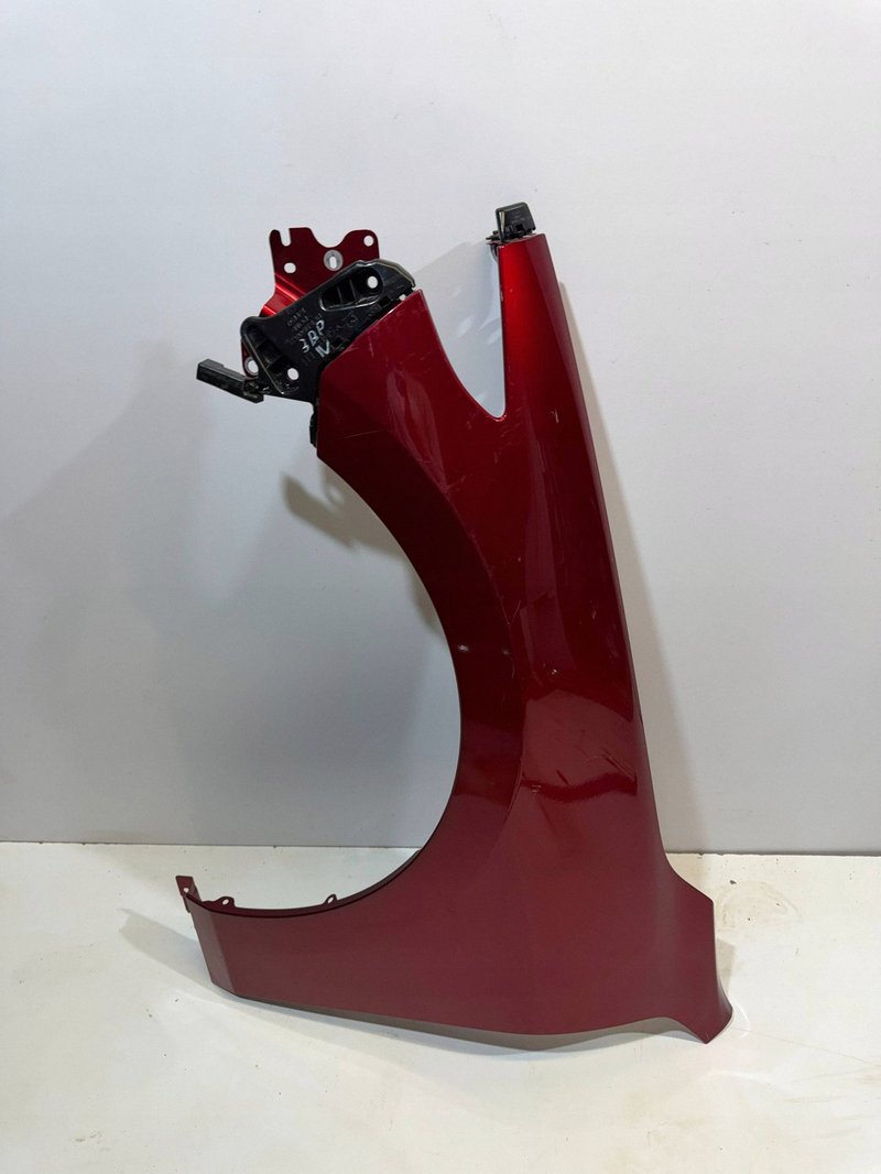 MAZDA 3 BP IV 46V BŁOTNIK PRZEDNI LEWY PRZÓD