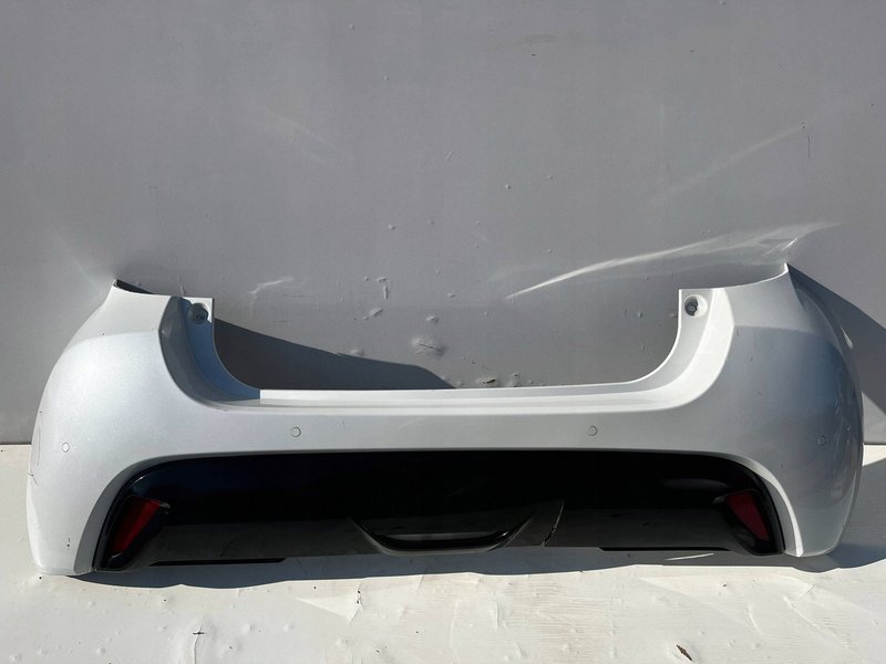 MAZDA 2 IV TOYOTA YARIS IV TYLNY ZDERZAK TYŁ 4 X PDC