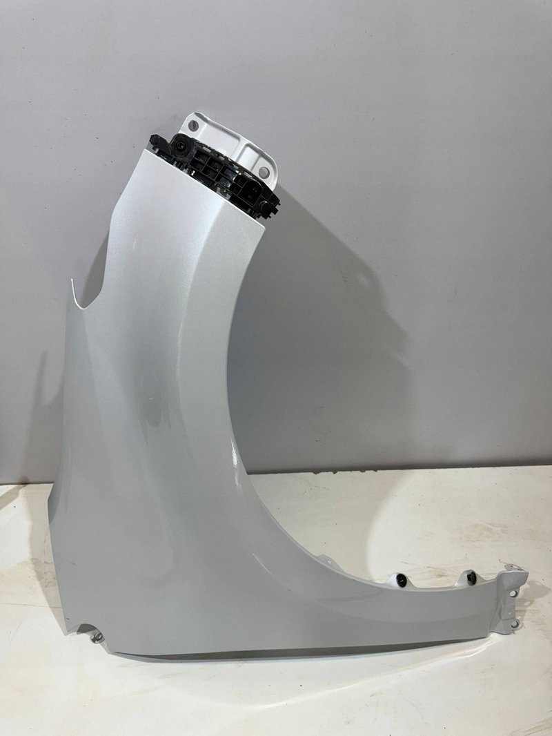 MAZDA 2 IV TOYOTA YARIS IV BŁOTNIK PRZEDNI PRAWY PRZÓD