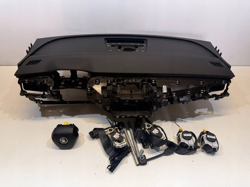 SKODA ENYAQ DESKA KONSOLA KOKPIT AIRBAG PASY PAS AIRBAG PODUSZKI