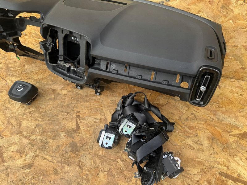 Miniatura produktu VOLVO XC40 XC 40 KONSOLA DESKA ROZDZIELCZA AIRBAG PASY PODUSZKI