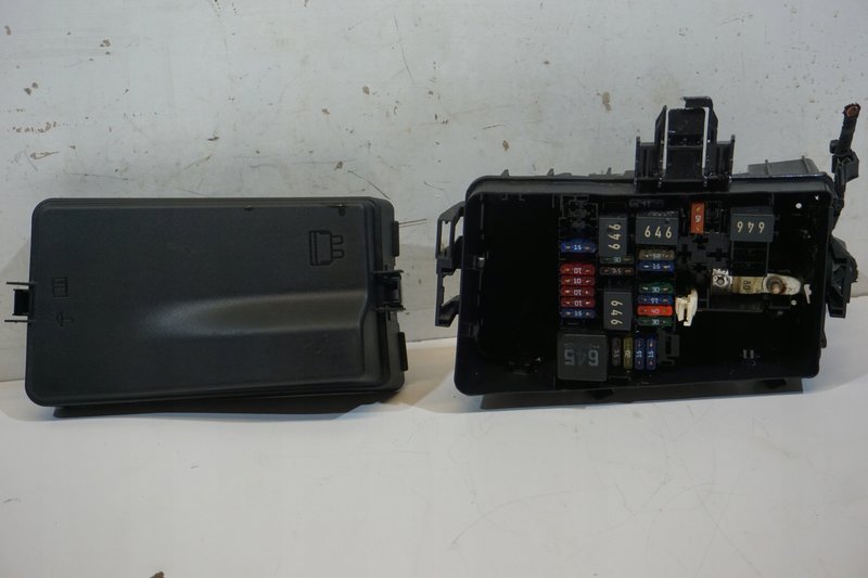 VW GOLF VIII SKRZYNKA BEZPIECZNIKÓW 5WA937132A 5WA907361A