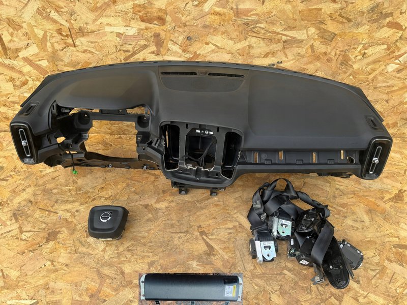 VOLVO XC40 XC 40 KONSOLA DESKA ROZDZIELCZA AIRBAG PASY PODUSZKI