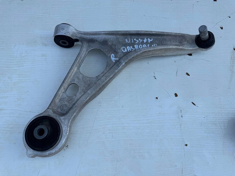 NISSAN QASHQAI III J12 WAHACZ PRZEDNI PRAWY PRZÓD