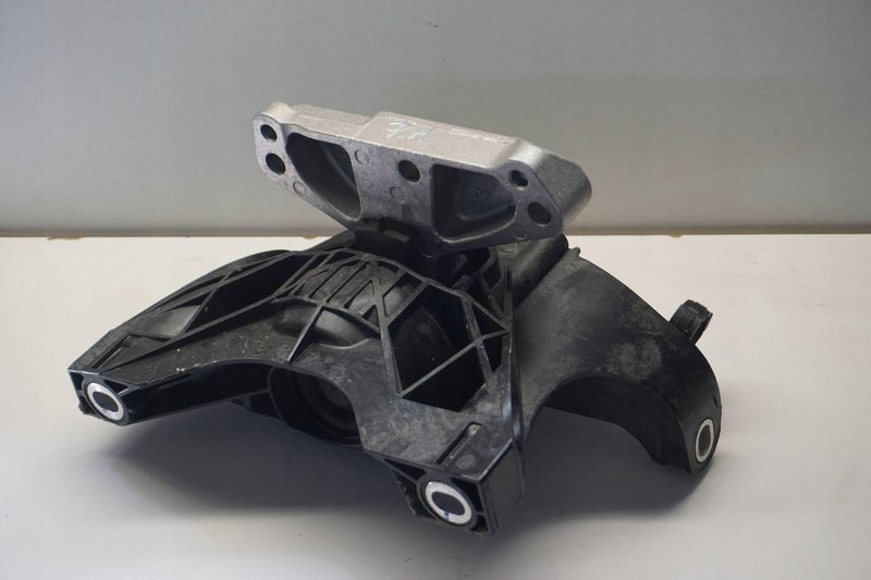 PEUGEOT 3008 II ŁAPA PODUSZKA SILNIKA 9820297580