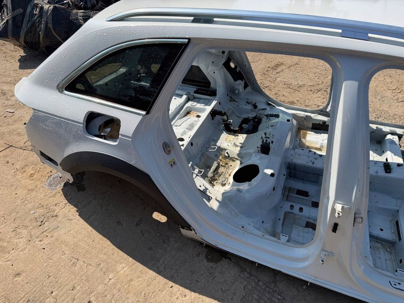 AUDI A4 B9 AVANT SŁUPEK B ŚRODKOWY PRAWY