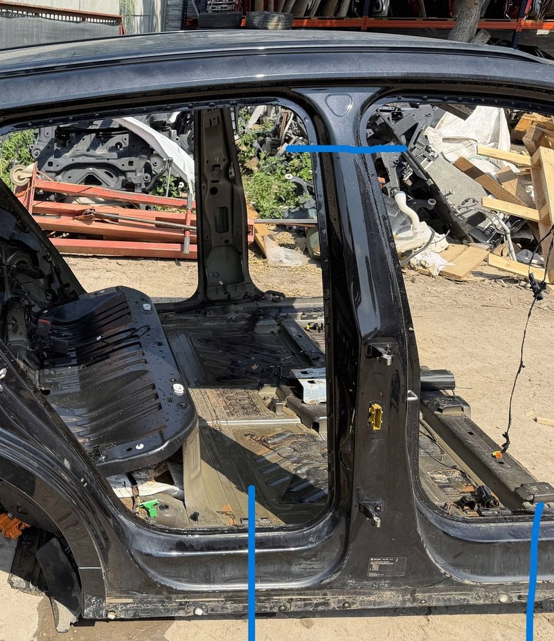 SKODA ENYAQ 5LA SŁUPEK B ŚRODKOWY PRAWY