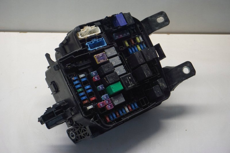 MAZDA CX-30 CX30 SKRZYNKA BEZPIECZNIKÓW BCKA-66767