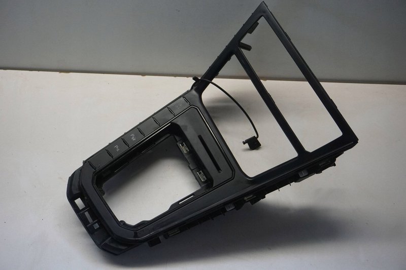 VOLKSWAGEN OE RAMKA LEWARKA ZMIANY BIEGÓW 2G1863243