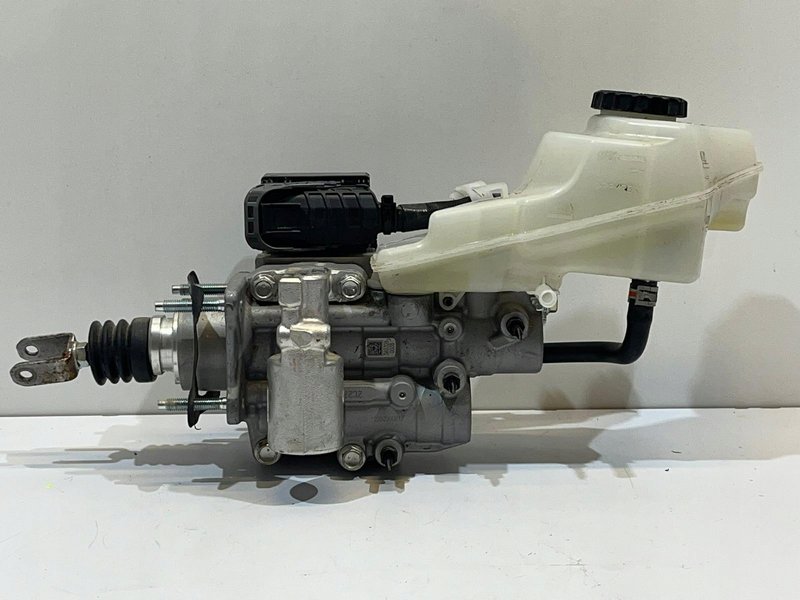 LEXUS UX POMPA HAMULCOWA 47270-47040