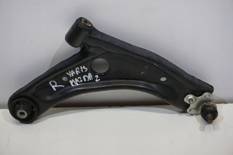 MAZDA 2 WAHACZ PRAWY PRZEDNI