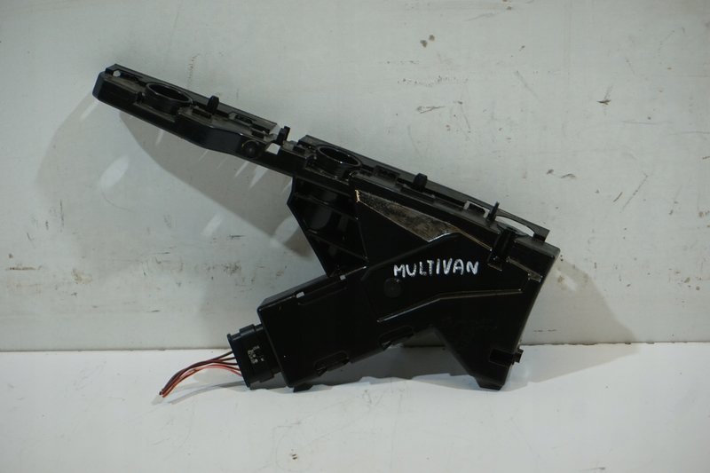 VW MULTIVAN T7 MOCOWANIE ZDERZAKA PRAWE 7T0807184C