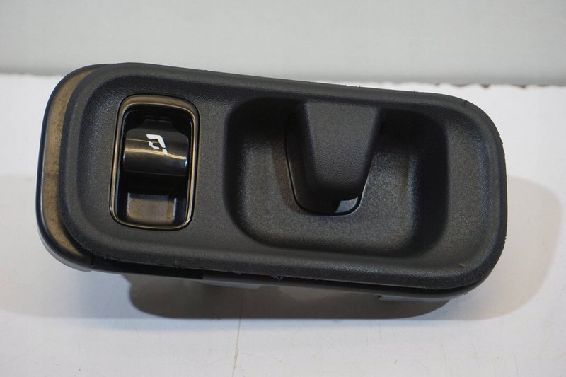 MERCEDES C W206 PRZEŁĄCZNIK KANAPY FOTELA A2066931400