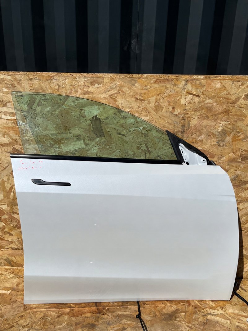 TESLA MODEL Y drzwi przednie prawe prawy przód