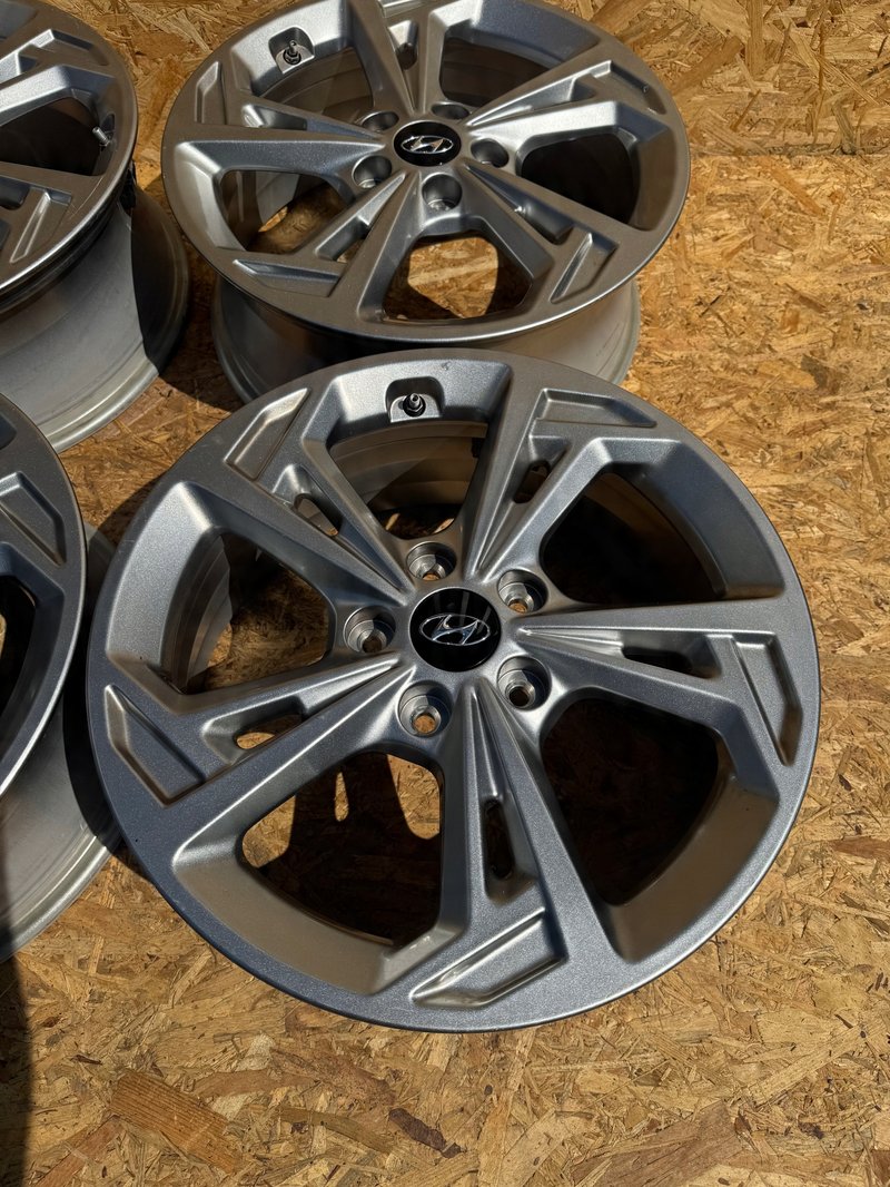 Miniatura produktu Koła felgi HYUNDAI KONA ELANTRA 7x17 ET50 5x114,3 52910-J9700