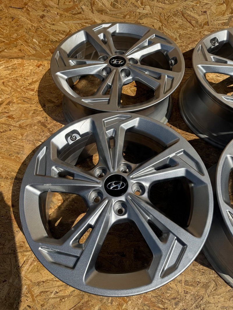 Miniatura produktu Koła felgi HYUNDAI KONA ELANTRA 7x17 ET50 5x114,3 52910-J9700
