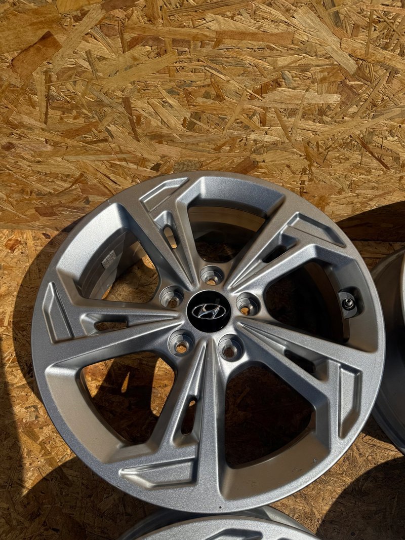 Miniatura produktu Koła felgi HYUNDAI KONA ELANTRA 7x17 ET50 5x114,3 52910-J9700
