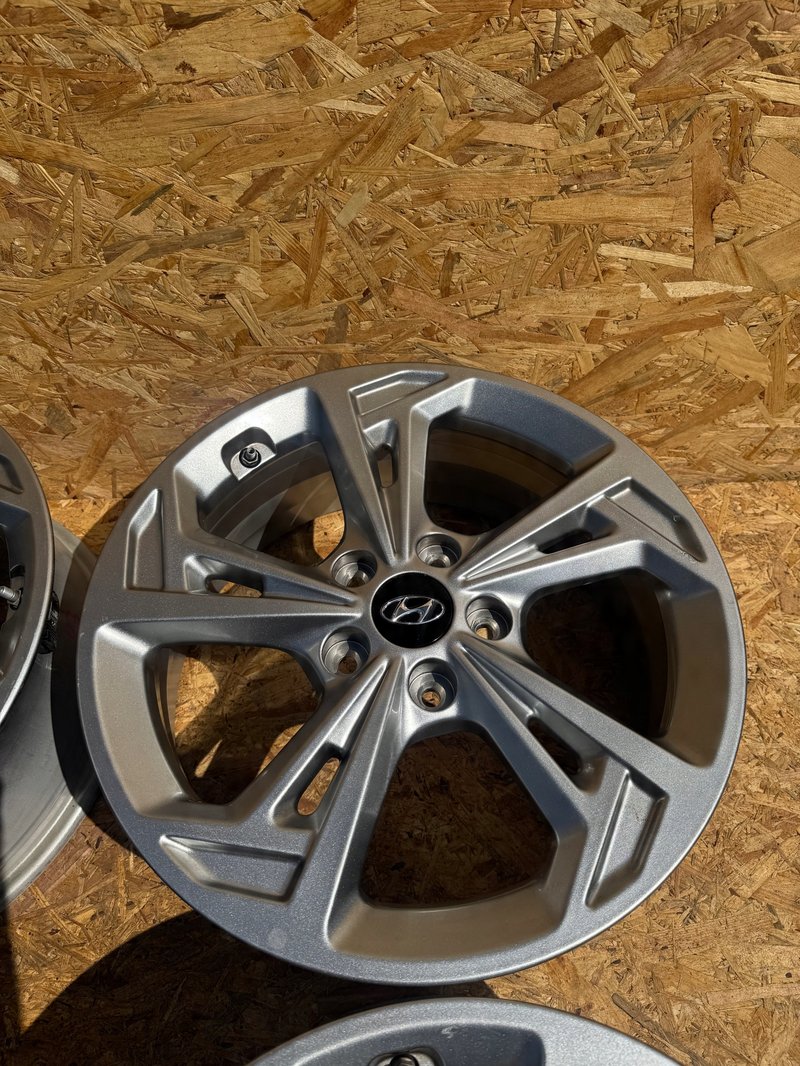 Miniatura produktu Koła felgi HYUNDAI KONA ELANTRA 7x17 ET50 5x114,3 52910-J9700