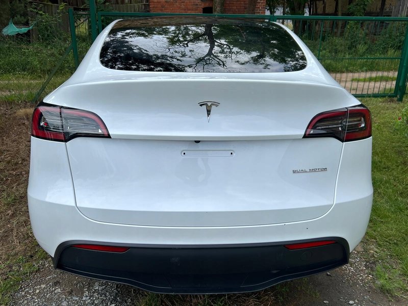 TESLA MODEL Y KLAPA BAGAŻNIKA KOMPLETNA