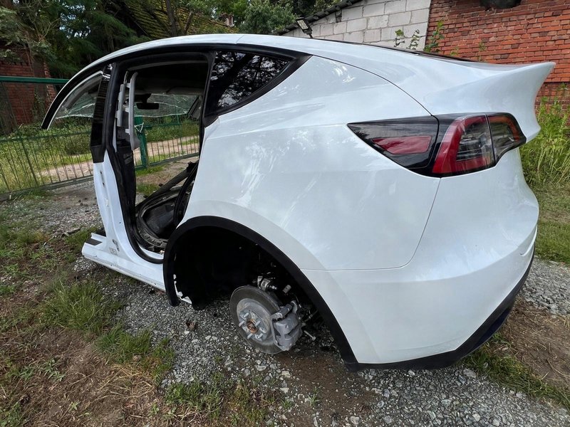 Miniatura produktu TESLA MODEL Y KLAPA BAGAŻNIKA KOMPLETNA