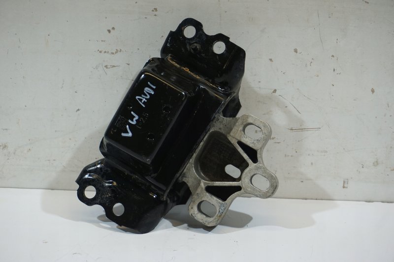 VW AUDI PODUSZKA SKRZYNI BIEGÓW 5QA199555C