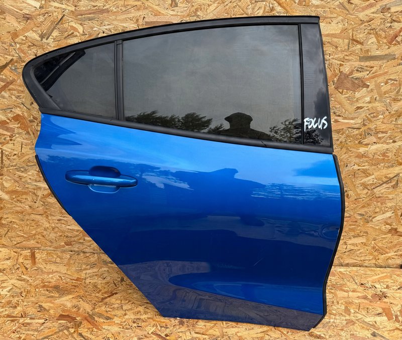 Ford Focus MK4 drzwi tylne prawe prawy tył