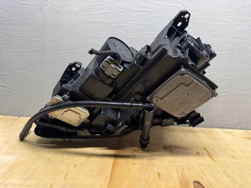 Miniatura produktu MERCEDES GLA W156 A1569061800 LAMPA PRAWA PRZÓD KOMPLETNA BI-XENON
