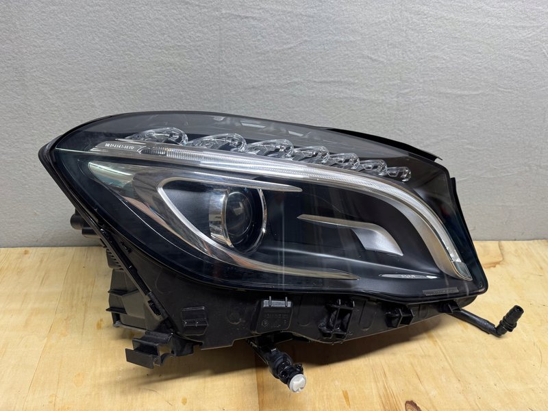 Miniatura produktu MERCEDES GLA W156 A1569061800 LAMPA PRAWA PRZÓD KOMPLETNA BI-XENON