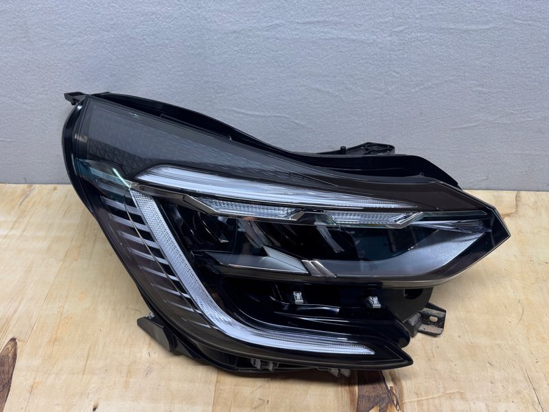 Mitsubishi ASX RENAULT CAPTUR II LED PURE VISION LAMPA PRAWY PRZÓD
