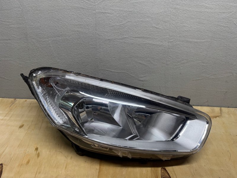 Miniatura produktu LAMPA PRZÓD PRAWA FORD COURIER MK2