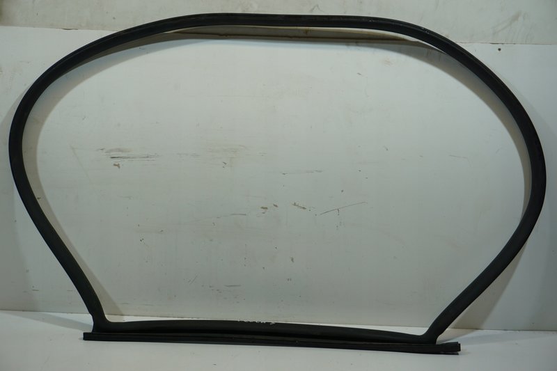 TESLA MODEL 3 USZCZELKA SZYBY PRZÓD 1910985