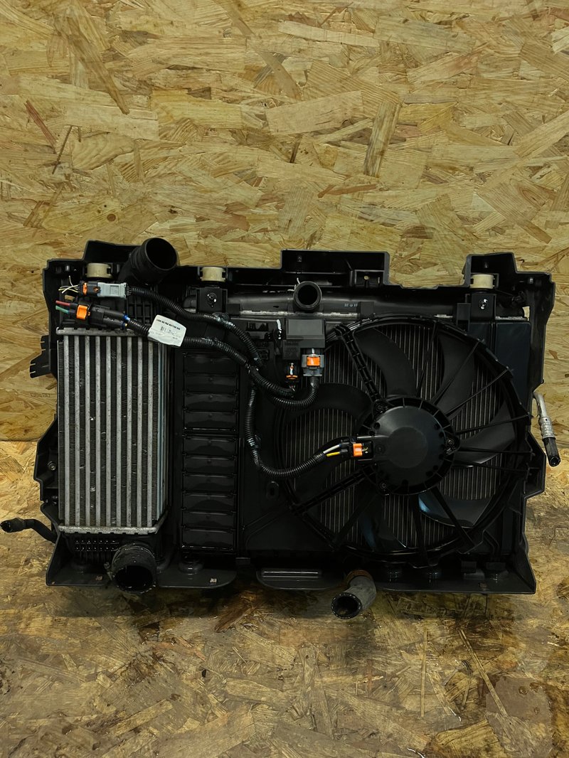 RENAULT CAPTUR 921006843R-A 1.2 TCE CHŁODNICE KOMPLET CHŁODNIC WODY KLIMY