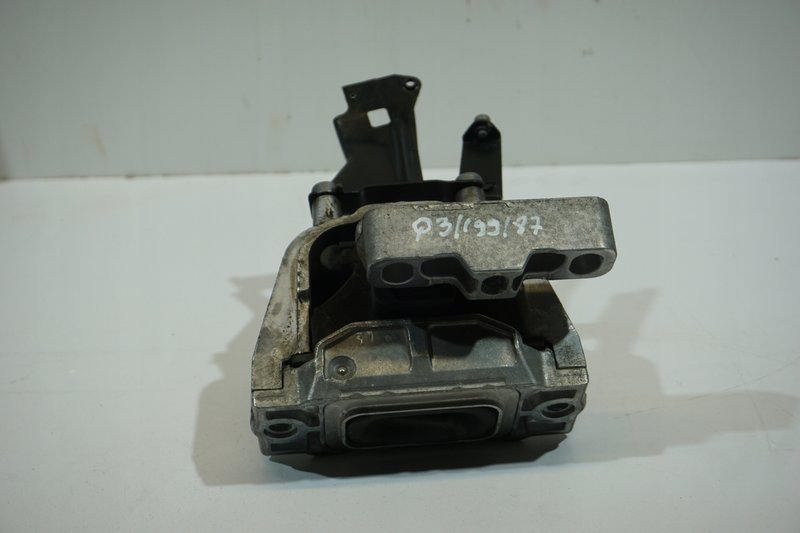 AUDI Q3 8U PODUSZKA SILNIKA 5N0131552E
