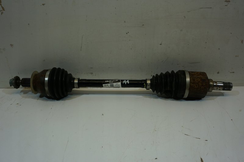 VW AUDI PÓŁOŚ PRZEDNIA LEWA 2Q0407271BK