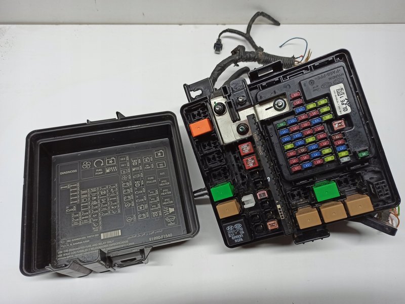 KIA SPORTAGE IV SKRZYNKA BEZPIECZNIKÓW 91990-F1540