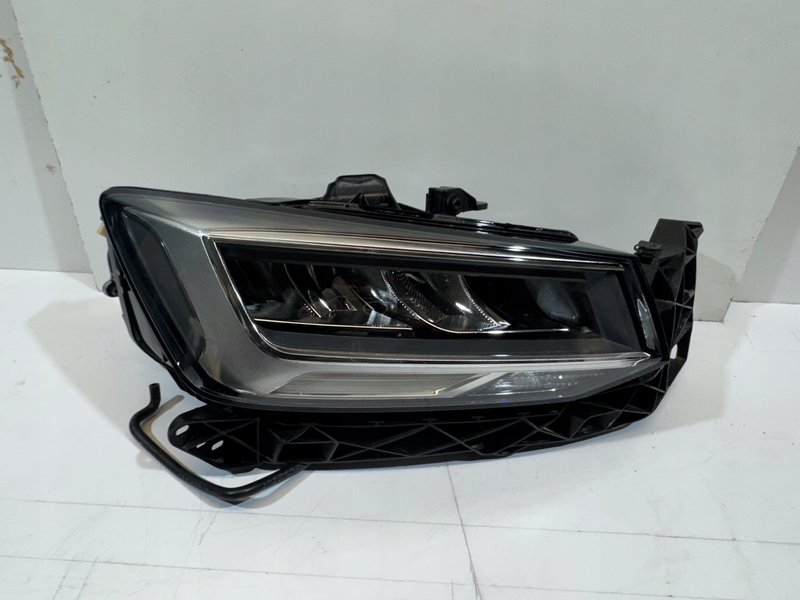 LAMPA PRZÓD PRAWA AUDI Q2 FULL LED LIFT 81A941012
