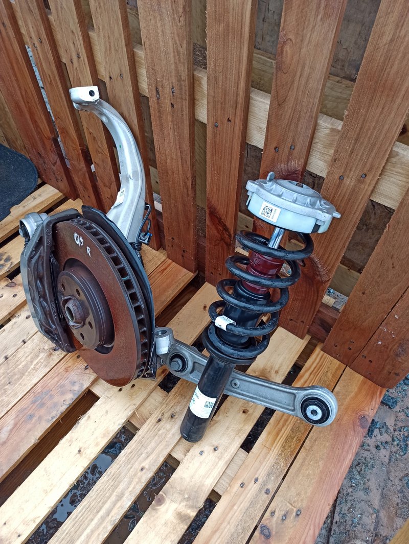 AUDI Q5 80A NOGA PIASTA ZWROTNICA PRAWA STRONA